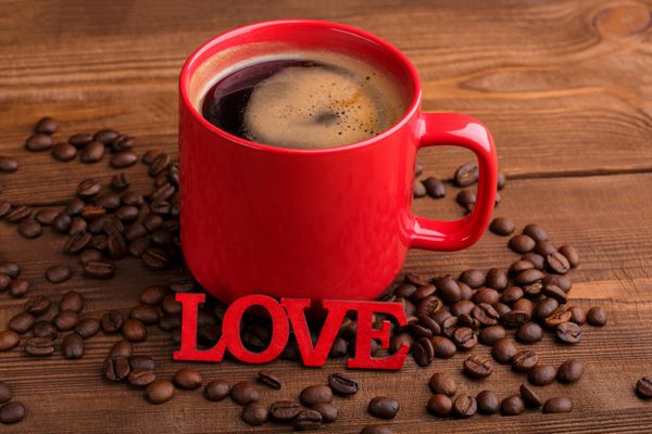 دانه های قهوه صبح بخیر بستنی قهوه دانه های قهوه نزدیک دانه های قهوه از بالا با فضای کپی برای متن قهوه خانه