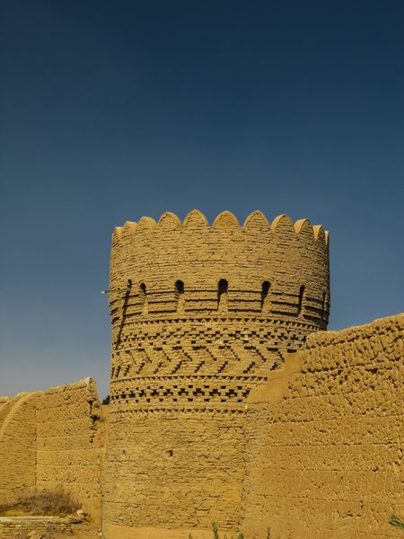 برج در دیوار در اطراف دانات آباد باغ یزد ایران