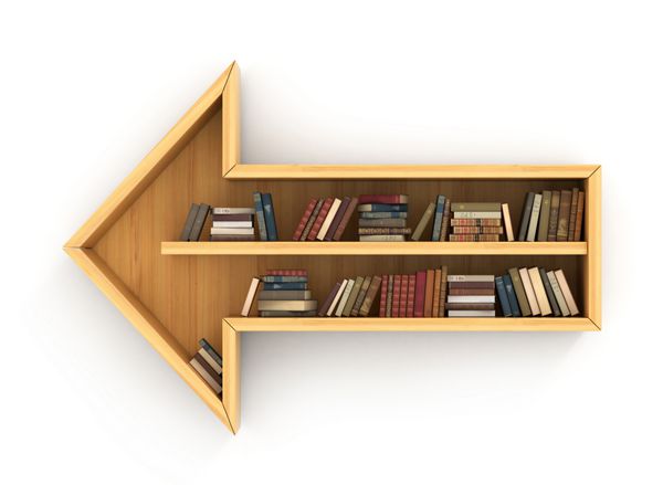 مفهوم آموزش قفسه چوبی چوبی پر از کتاب به شکل فلش جهت علم روانشناسی انسان بیشتر دانش دارد