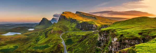 پانورامای غروب آفتاب کوههای کوییرینگ در جزیره اسکای Highlands اسکاتلند بریتانیا