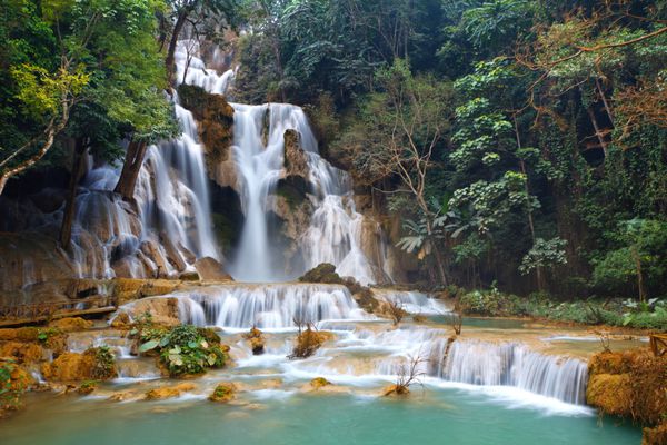 گرمسیری Kuang Si Falls در Luang Prabang Laos