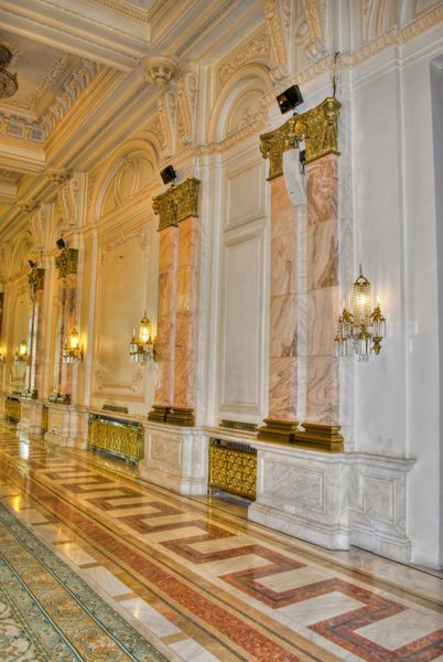 درون ساختمان کاخ مجلس در رومانی بوخارست