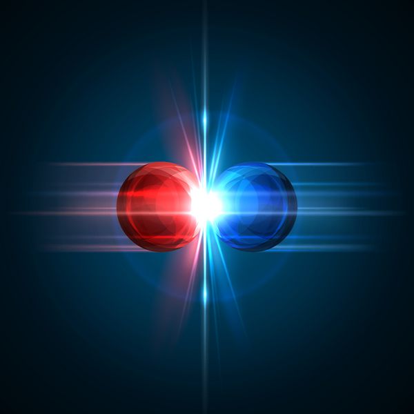لحظه ی یخ زده از برخورد دو ذره با نور قرمز و آبی تصویر برداری مفهوم انفجار مولکولهای خلاف بر روی زمینه سیاه تأثیر می گذارند قدرت اتمی مفهوم واکنش هسته ای
