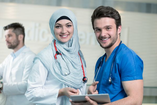 پزشکان عربستان سعودی با تبلت کار می کنند