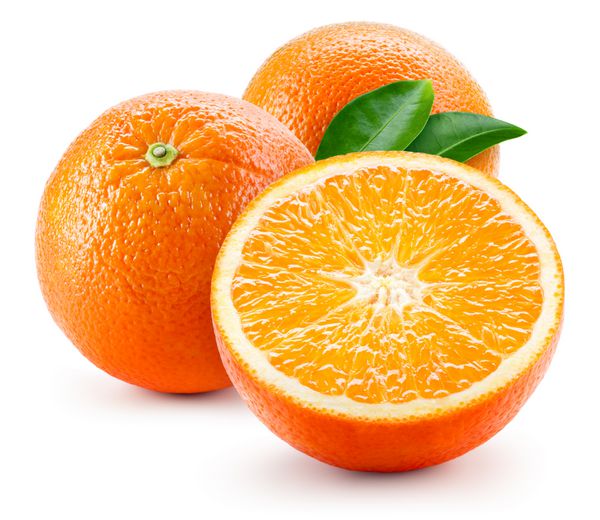 اورانگ میوه جدا شده نارنجی با برگ های جدا شده بر روی سفید