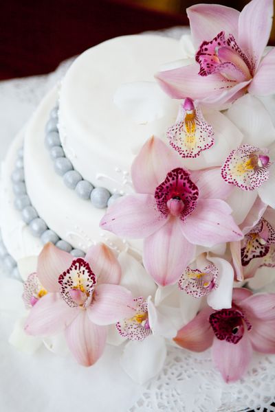 کیک widding با گل های صورتی