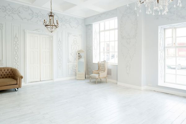 لوکس غنی اتاق نشیمن داخلی طراحی داخلی با دکوراسیون کلاسیک زیبا و دکوراسیون اتاق نور سفید بزرگ با پنجره بزرگ