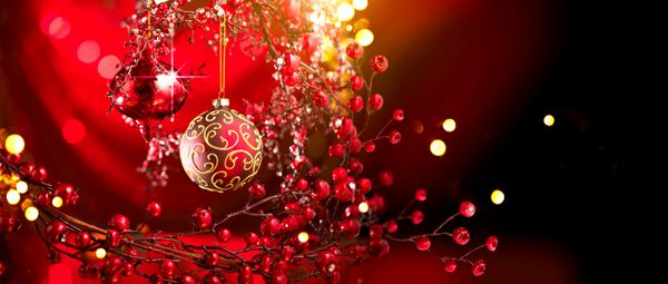 دکوراسیون کریسمس و سال نو تعطیلات تعطیلات انتزاعی خلاصه با baubles زیبا و چشمک زدن گارلند درخت کریسمس چراغ درخشان طراحی Xmas backdrop