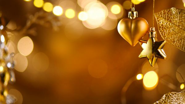 کریسمس و سال نو دکوراسیون طلایی تعطیلات تعطیلات انتزاعی خلاصه با baubles زیبا و چشمک زدن گارلند درخت کریسمس چراغ درخشان طراحی Xmas backdrop