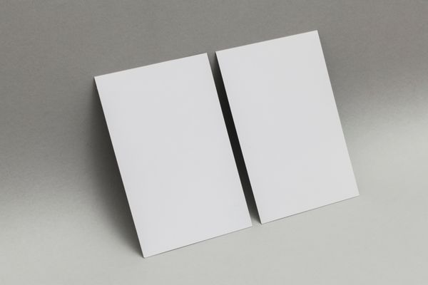 پرچم کارت پستال سفید کارت سفارشی در پس زمینه خاکستری