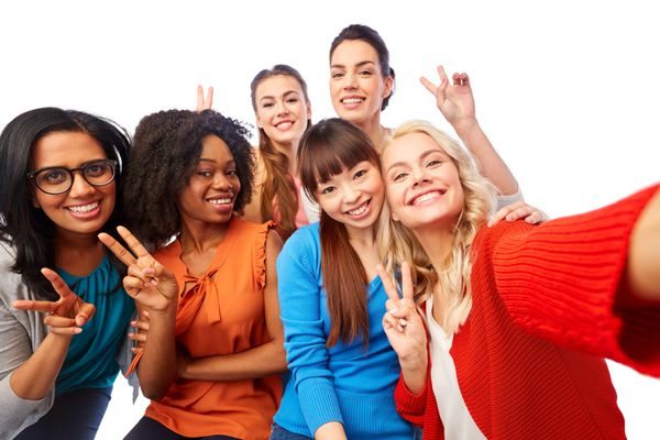 گروه بین الملل از زنان خوش تیپ خودخواهی می کنند