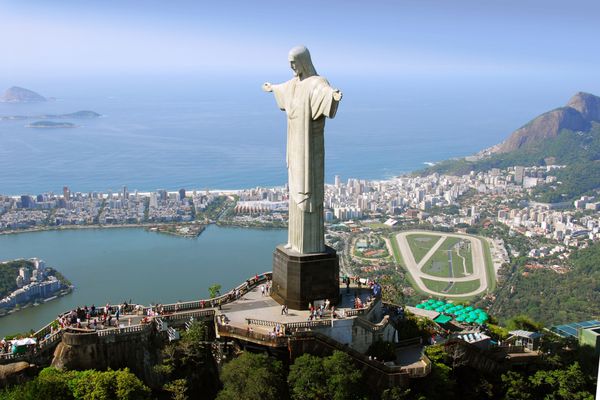دید هوایی از مسیح یادبود رستگاران و ریو دو ژانیرو