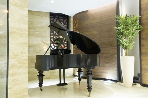 پیانو در لابی هتل