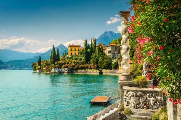 معروف لوکس ویلا مونسترو باغ گیاه شناسی خیره کننده تزئین شده با گل های گیاهان دریای مدیترانه Como Varenna منطقه لومباردی ایتالیا اروپا