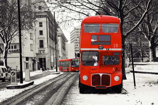 خط اصلی اتوبوس در شهر لندن انگلیس که نماد سمبلیک این شهر است