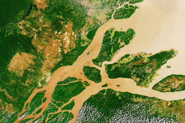 دلتا رودخانه آمازون بزرگترین رودخانه در جهان از فضا دیده می شود عناصر اصلاح شده این تصویر مبله شده توسط ESA