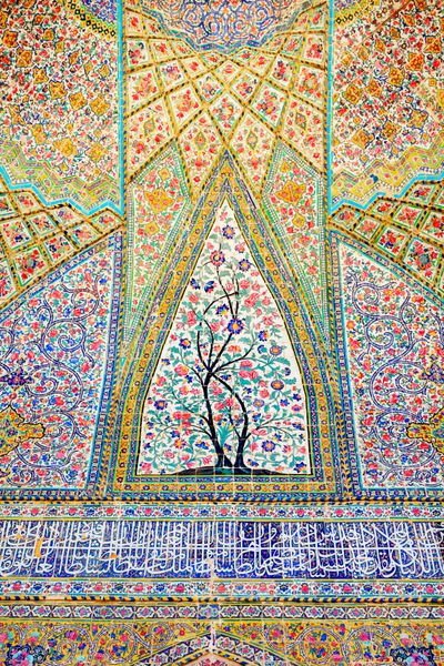 ایران شیراز ایران 17 سپتامبر 2016 قطعه دیوار مسجد وکیل شیراز بنای باستانی از معماری در ایران