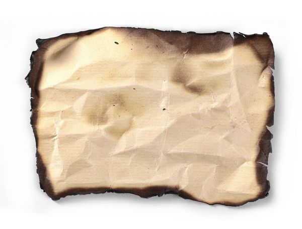 کاغذ قدیمی سوزانده شده کارتن جدا شده بر روی زمینه سفید نمایش بالا