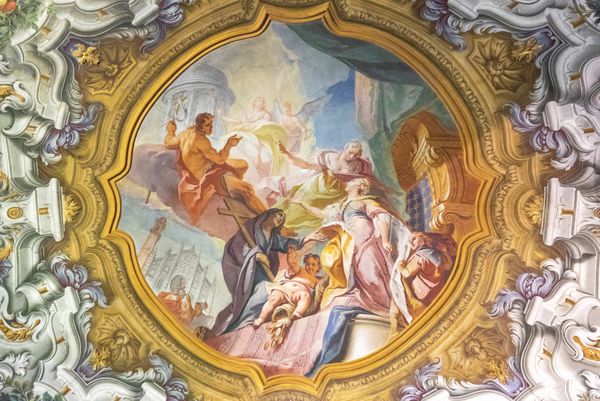 مونزا ایتالیا 2018 مارس 27 جزئیات نقاشی های فوق العاده و دکوراسیون سقف کلیسای جامع