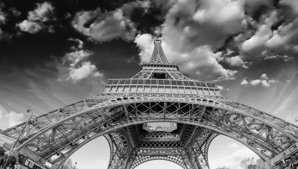 نمای خیابان برج ایفل پاریس