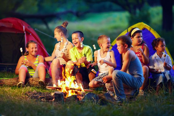 گروه کودکان و نوجوانان بو دادن ميدانی در آتش اردو