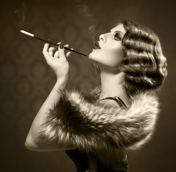 پرتره زن یکپارچهسازی با سیستمعامل زن زیبا با شش گوشه سیگار سیگار کشیدن بانوی عکس های سیاه و سفید با مدل های پیشنهادی مدل آرایش قدیمی مد و موج مدل انگشت سبک 20s یا 30s سپتوم تونسته