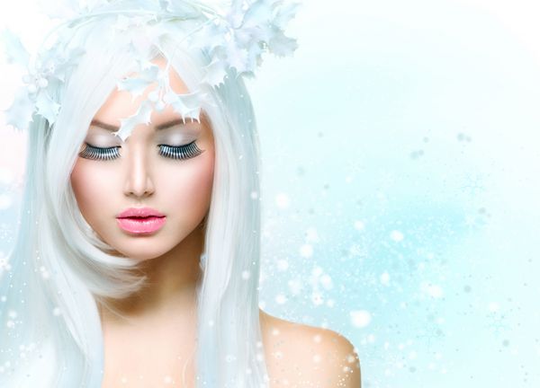 زمستان زیبایی زن دختر مد مدل زیبا با سبک برف مو و آرایش آرایش تعطیلات ملکه زمستان بانوی کریسمس