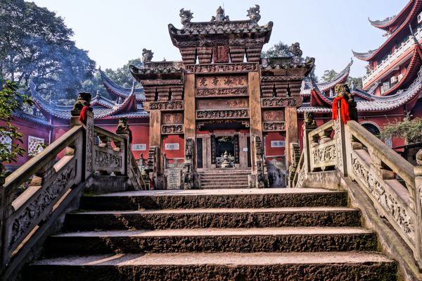 قوس سنگ در معبد چونگ کینگ چین