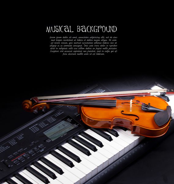ویولن و کلید پیانو روی سیاه