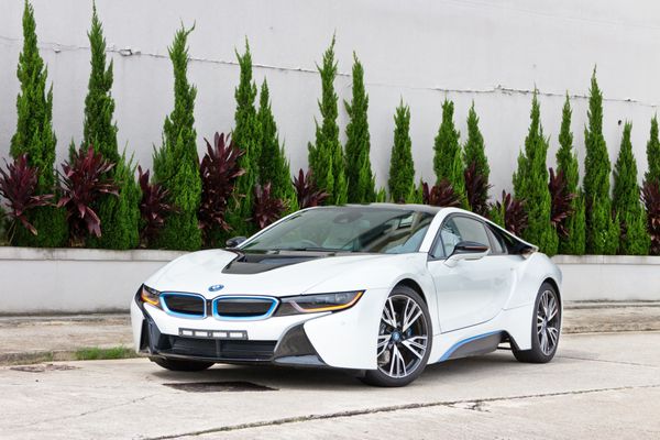 هنگ کنگ چین 12 نوامبر 2014 رانندگی تست BMW i8 2014 در 12 نوامبر 2014 در هنگ کنگ