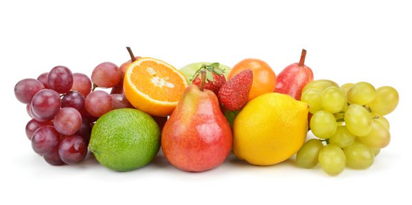 مجموعه ای از میوه های جدا شده بر روی زمینه سفید