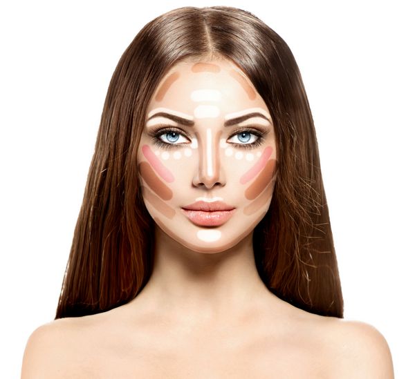 صورت زن را تشکیل می دهند آرایش کانتور و برجسته فرم صورت حرفه ای صورت