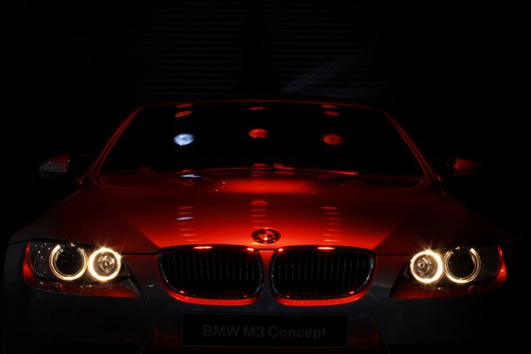 خودرو مفهومی BMW در روشنایی قرمز