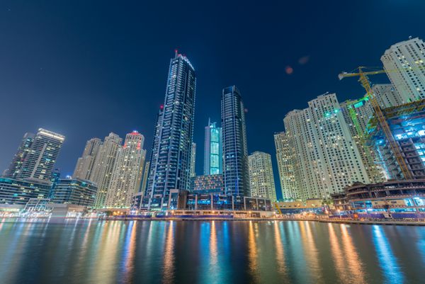 دبی 9 اوت 2014 منطقه دبی مارینا در 9 اوت در امارات متحده عربی دبی به سرعت در حال توسعه شهر در خاورمیانه است