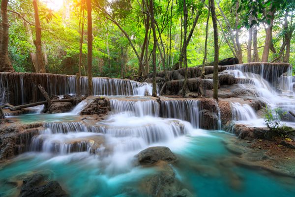 آبشار Huay Mae Kamin آبشار زیبا در جنگل های بارانی استان کانچانابوری تایلند