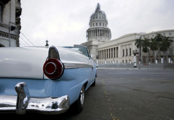 ال کاپیتولیا یا ساختمان ملی شهرداری در هاوانا کوبا پس از انقلاب کوبا در سال 1959 در کوبا مستقر بود و اکنون در آکادمی علوم کوبا است
