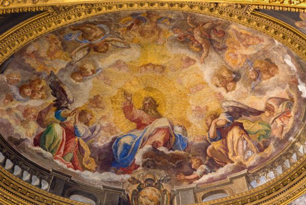 رم ایتالیا 9 مارس 2016 نمایشگاه نقاشی افتخار از فرشتگان توسط Ludovico Gimignani 1688 1690 در کلیسای Chiesa di San Silvestro در Capite و کلیسای کلون