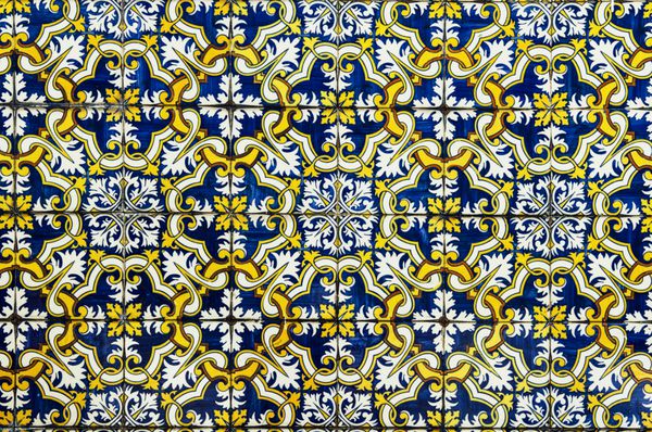 الگوی بدون درز زرق و برق دار از تیره آبی زرد و سفید مراکش کاشی پرتغالی زیور آلات می توان برای تصویر زمینه الگوی پر شده پس زمینه صفحه وب بافت سطح استفاده می شود