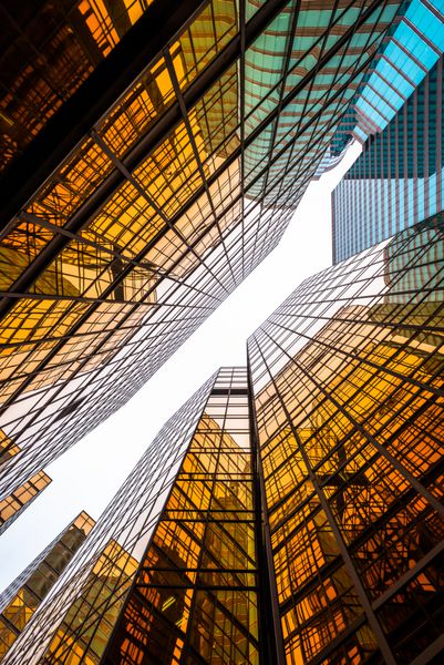 دیدگاه کم زاویه ساختمان های تجاری در هنگ کنگ چین