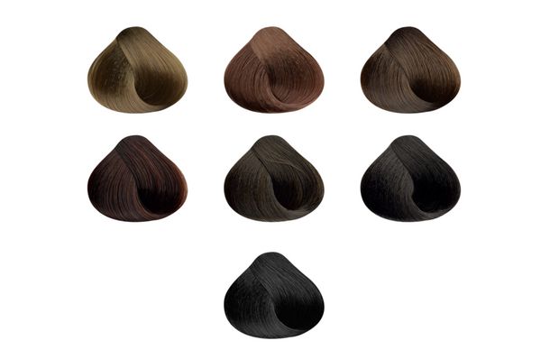 مجموعه ای از هفت قفل رنگ موهای تیره شکل گرد جدا شده بر روی زمینه سفید