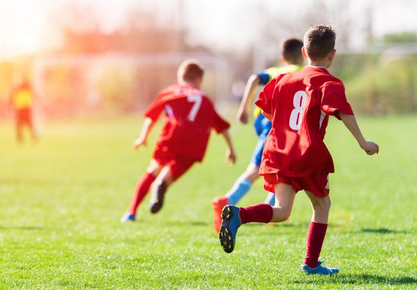 فوتبال فوتبال کودکان کودکان بازی کودکان در زمینه فوتبال مطابقت دارند