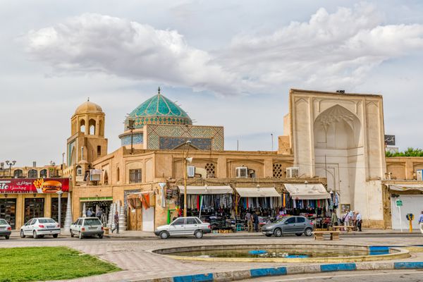 یزد ایران 2015 مه 5 نمایشگاه های مغازه ها و نمایشگاه های رستوران از چشمه مربع امیر چخماق در شهر قدیمی