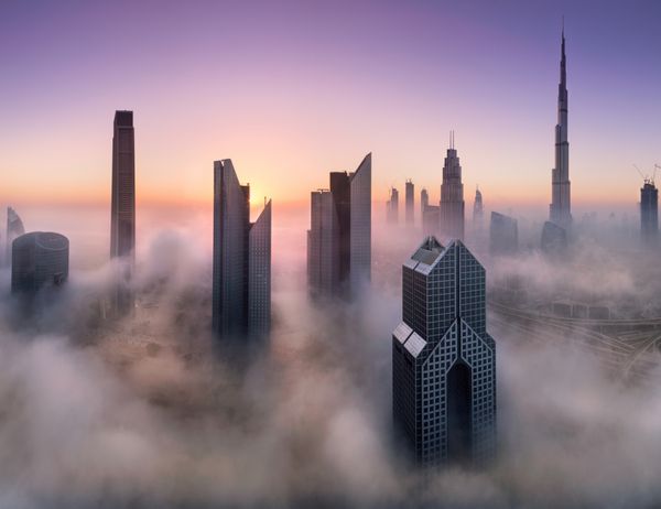 آسمان خراش ها در دبی از طریق مه