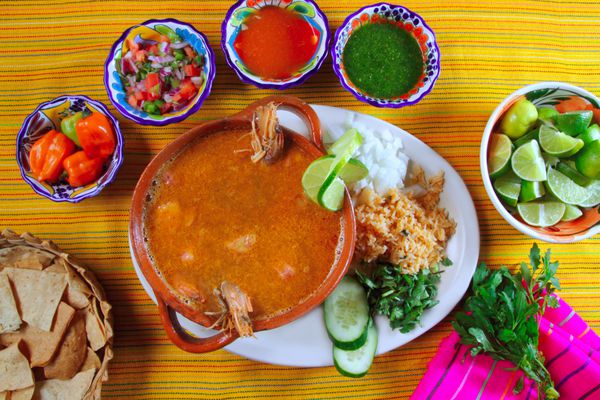 سوپ غذای دریایی ماهی قرمز میگو مکزیکی و سس نوشیدنی
