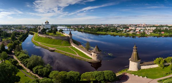 دیدگاه هوایی از کلیسای پلسکوف کرملین و کلیسای جامع روسیه روسیه