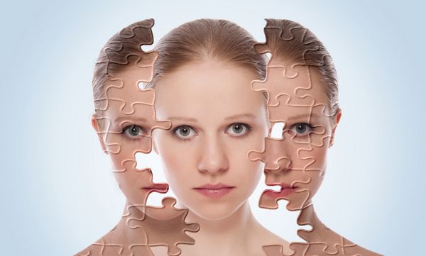 مفهوم اثرات آرایشی درمانی و مراقبت از پوست صورت زن جوان قبل و بعد از عمل
