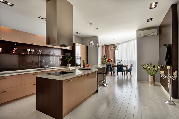 آشپزخانه با لوازم و فضای داخلی زیبا
