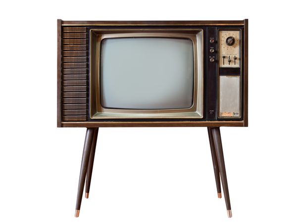 تلویزیون ایستاده قدیمی بر روی پس زمینه سفید فن آوری تلویزیون یکپارچهسازی با سیستمعامل قدیمی کلاسیک با کیف چوبی