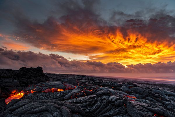 طلوع خورشید در منطقه شکاف جنوب شرقی آتشفشان Kilauea