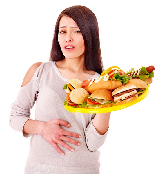 زن غمگین بعد از خوردن غذای چرب از درد شکم برخوردار می شود جدا شده